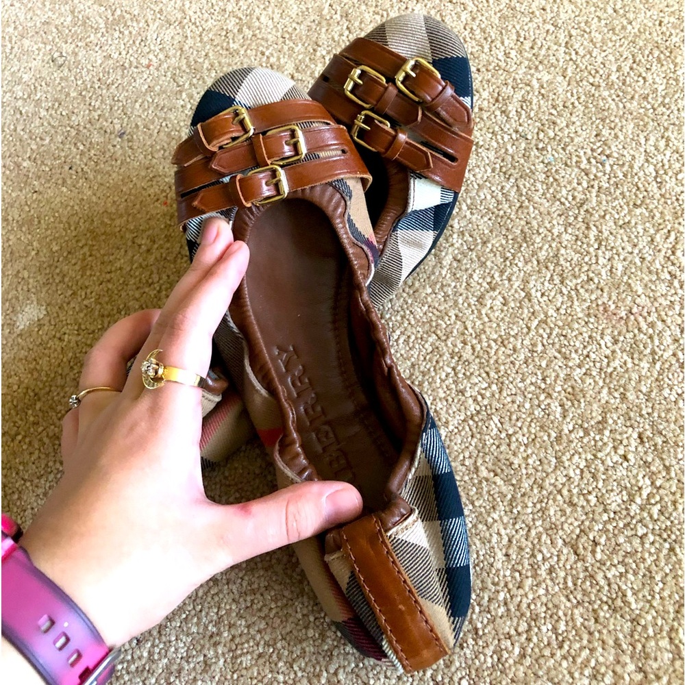 Beautiful Burberry shoes size 7.5